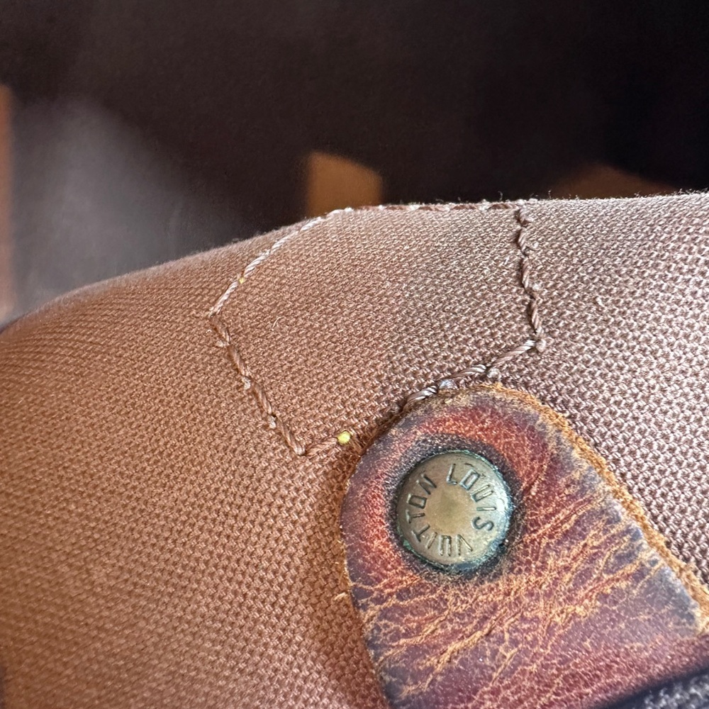Pre-Owned Authentic Vintage Louis
Vuitton Monogram Speedy 30 - Picture 15 of 16